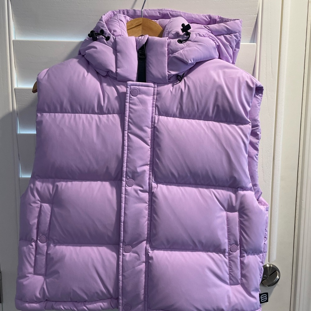 Aritzia super puff vest Small NWT cross posted
